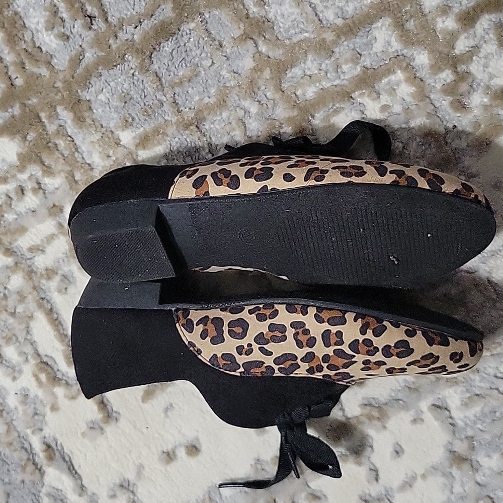 Shoes - Picture 3 of 4